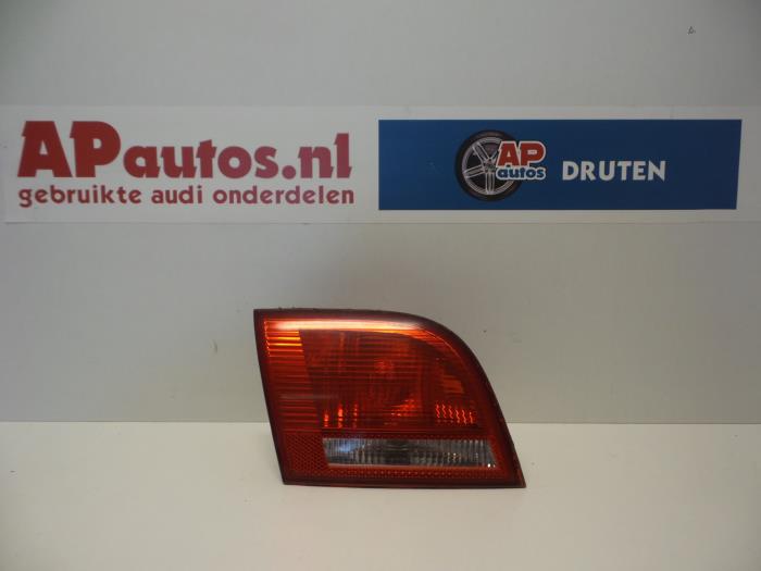 Vitre feu arrière gauche d'un Audi A3 Sportback (8PA) 1.6 2006