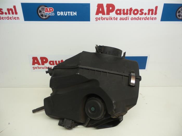 Begagnade Luftfilterhus Audi A6 Avant Quattro (C6) 3.0 TDI V6 24V Pris € 45,00 Marginaltabell erbjuds av AP Auto's