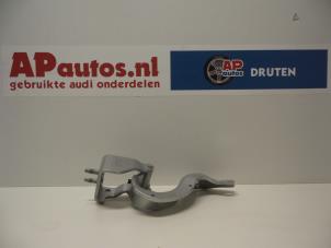 Usados Bisagra del portón trasero Audi A6 Avant Quattro (C6) 3.2 V6 24V FSI Precio € 14,99 Norma de margen ofrecido por AP Autos