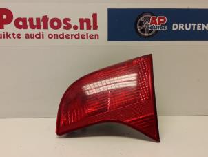 Używane Tylne swiatlo pozycyjne prawe Audi S4 Avant (B7) 4.2 V8 40V Cena € 19,99 Procedura marży oferowane przez AP Autos