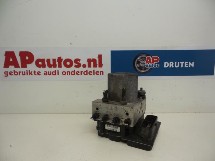 Usagé Bloc ABS Audi A4 (B7) 2.0 TDI 16V Prix € 19,99 Règlement à la marge proposé par AP Auto's