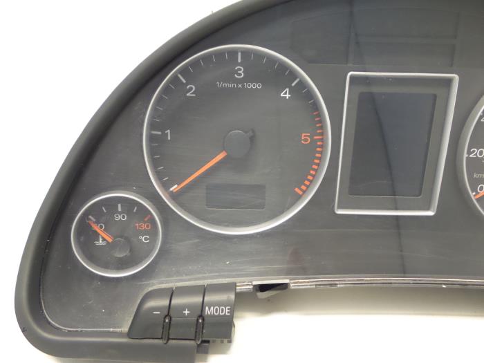 Odometer KM from a Audi A4 (B7) 2.0 TDI 16V 2006
