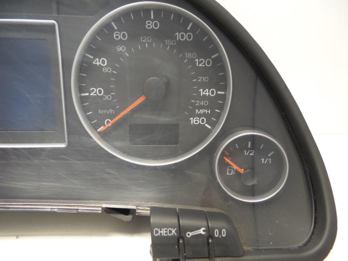 Licznik kilometrów KM z Audi A4 (B7) 2.0 TDI 16V 2006