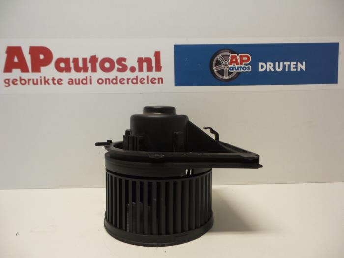 Heizung Belüftungsmotor van een Audi TT (8N3) 1.8 20V Turbo Quattro 2001