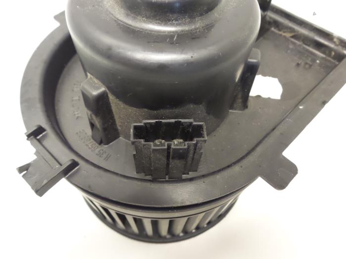 Heating and ventilation fan motor from a Audi TT (8N3) 1.8 20V Turbo Quattro 2001