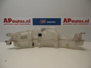 Usados Depósito de lavaparabrisas delante Audi A6 Avant (C6) 2.7 TDI V6 24V Precio € 20,00 Norma de margen ofrecido por AP Autos
