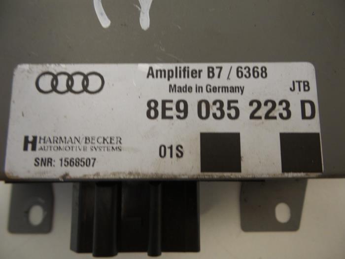 Amplificador de radio de un Audi A4 Avant (B7) 2.0 20V 2006