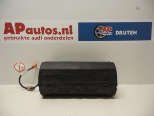 Używane Poduszka powietrzna prawa (deska rozdzielcza) Audi A8 (D2) 2.8 V6 Quattro Cena € 35,00 Procedura marży oferowane przez AP Autos