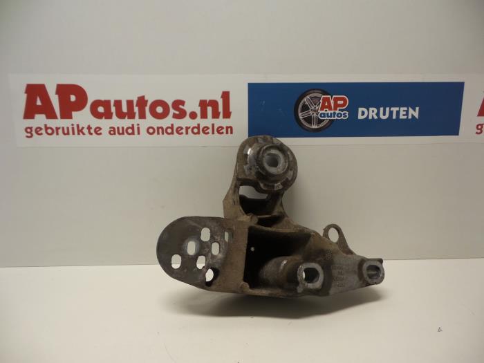 Usagé Support moteur Audi A4 Avant (B6) 2.0 20V Prix € 19,99 Règlement à la marge proposé par AP Auto's