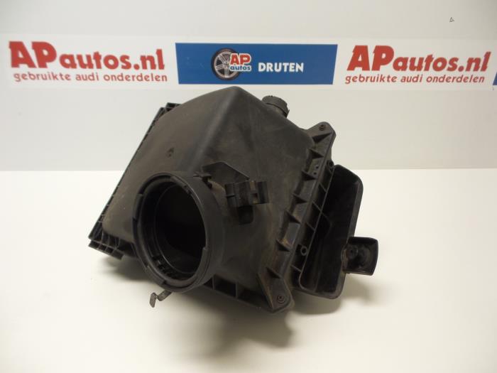 Begagnade Luftfilterhus Audi A4 Cabrio (B7) 3.0 V6 30V Pris € 19,99 Marginaltabell erbjuds av AP Auto's