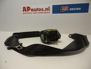 Usados Cinturón de seguridad derecha delante Audi A2 (8Z0) 1.4 16V Precio € 35,00 Norma de margen ofrecido por AP Autos