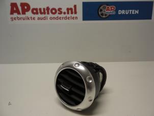 Usados Rejilla de aire de salpicadero Audi TT (8N3) 1.8 T 20V Quattro Precio € 19,99 Norma de margen ofrecido por AP Autos
