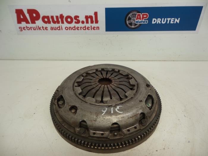 Clutch kit (complete) from a Audi A3 (8P1) 1.6 2005