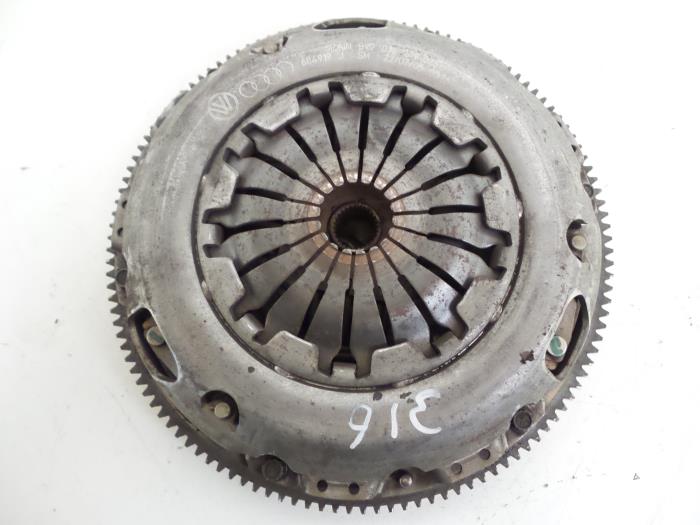 Clutch kit (complete) from a Audi A3 (8P1) 1.6 2005