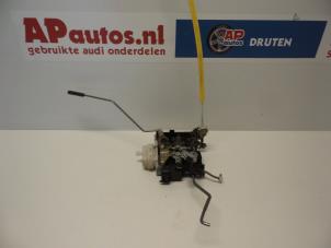 Usagé Serrure portière mécanique 2portes droite Audi A3 Quattro (8L1) 1.8 T 20V Prix € 35,00 Règlement à la marge proposé par AP Autos
