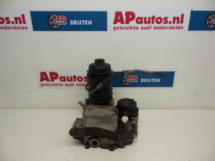 Usados Cuerpo de filtro de aceite Audi A6 Avant Quattro (C6) 3.0 TDI V6 24V Precio € 19,99 Norma de margen ofrecido por AP Autos