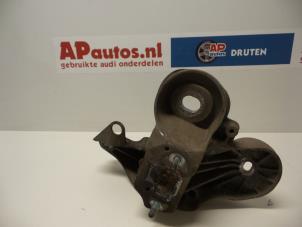 Używane Wspornik silnika Audi A6 Avant Quattro (C6) 3.0 TDI V6 24V Cena € 25,00 Procedura marży oferowane przez AP Autos