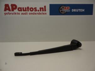 Usados Brazo de limpiaparabrisas detrás Audi A4 Avant (B5) 1.6 Precio € 15,00 Norma de margen ofrecido por AP Autos