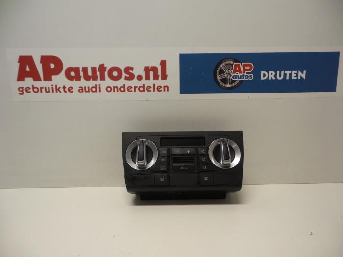 Używane Panel climatronic Audi A3 Sportback (8PA) 2.0 TDI 16V Cena € 24,99 Procedura marży oferowane przez AP Auto's