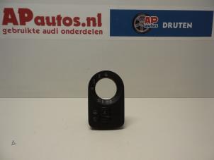 Używane Przelacznik reflektora LHV Audi A3 Sportback (8PA) 2.0 TDI 16V Cena € 35,00 Procedura marży oferowane przez AP Autos