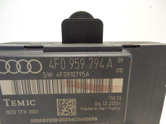 Zentralverriegelung Modul van een Audi A6 (C6) 2.0 TDI 16V 2005