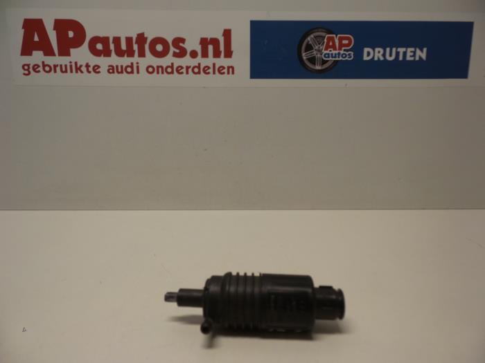 Używane Pompa spryskiwacza przód Audi 100 (C4) 2.8 E Cena € 9,99 Procedura marży oferowane przez AP Auto's