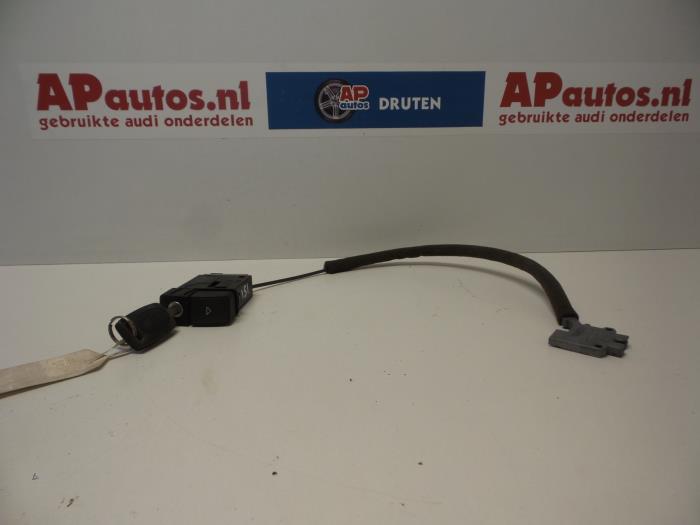 Begagnade Handskfacklock Audi S8 (D2) S8 4.2 V8 32V Pris € 39,99 Marginaltabell erbjuds av AP Auto's