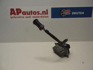 Używane Opornik nagrzewnicy Audi S8 (D2) 4.2 V8 32V Cena € 19,99 Procedura marży oferowane przez AP Autos