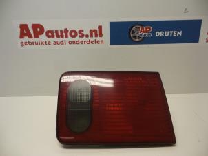 Używane Tylne swiatlo pozycyjne lewe Audi S8 (D2) 4.2 V8 32V Cena € 20,00 Procedura marży oferowane przez AP Autos