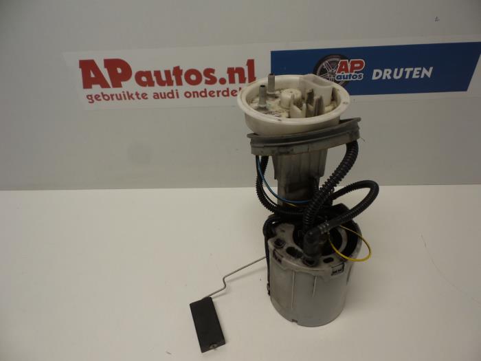 Pompe carburant électrique d'un Audi A4 (B6) 1.9 TDI PDE 130 2003