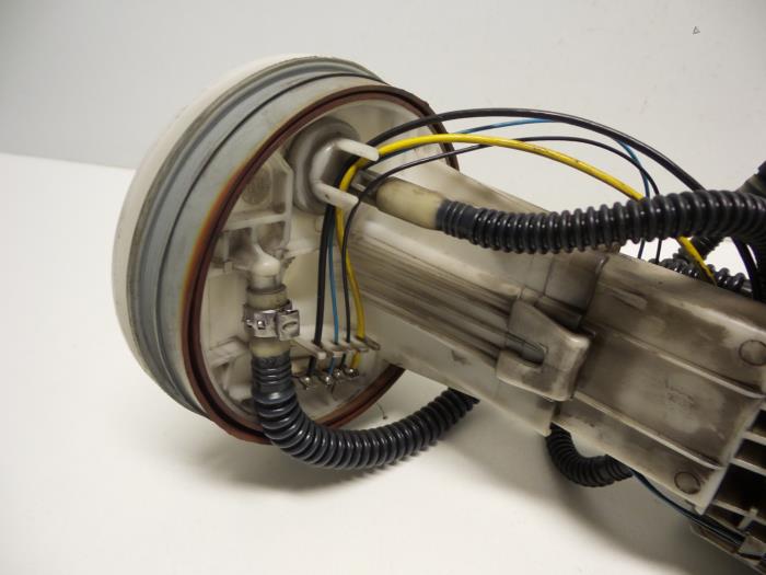 Bomba eléctrica de combustible de un Audi A4 (B6) 1.9 TDI PDE 130 2003