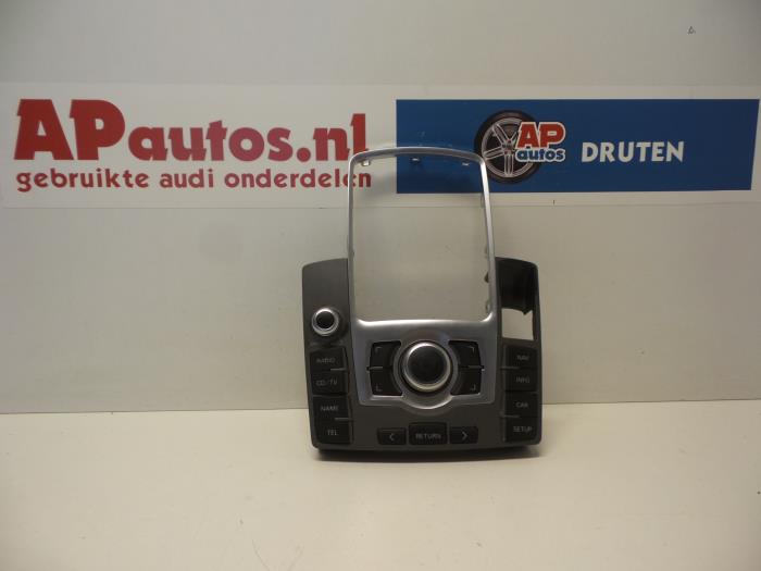 Panneau commande radio d'un Audi A6 Avant Quattro (C6) 3.2 V6 24V FSI 2005