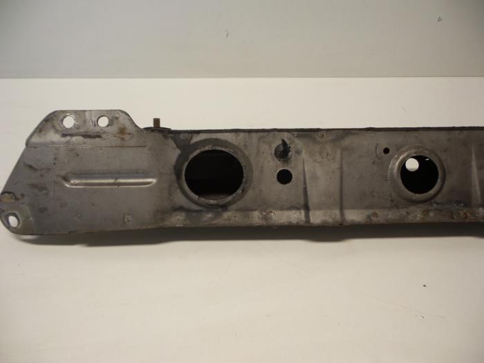 Front bumper frame from a Audi 80 (B3) 1.8 1987