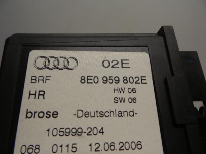 Motor de ventanilla de puerta de un Audi A4 (B7) 2.0 TDI 16V 2006