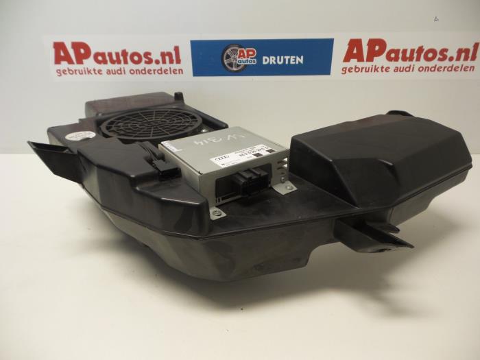 Używane Subwoofer Audi A4 Avant (B7) 2.0 20V Cena € 29,99 Procedura marży oferowane przez AP Auto's