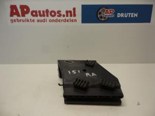Używane Wspornik zderzaka prawy tyl Audi S8 (D2) 4.2 V8 32V Cena € 19,99 Procedura marży oferowane przez AP Autos