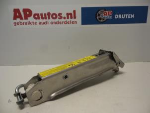 Usagé Cric Audi A2 (8Z0) 1.4 16V Prix € 25,00 Règlement à la marge proposé par AP Autos
