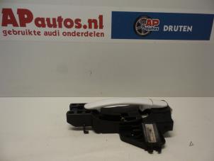Używane Uchwyt drzwi lewych wersja 2-drzwiowa Audi TT (8J3) 2.0 TDI 16V Quattro Cena € 24,99 Procedura marży oferowane przez AP Autos