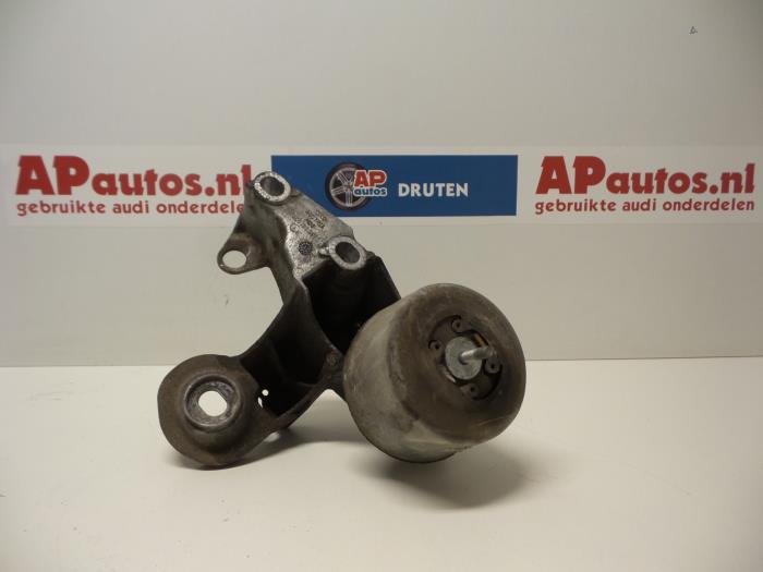 Usagé Support moteur Audi A4 Cabrio (B7) 3.0 V6 30V Prix € 19,99 Règlement à la marge proposé par AP Auto's