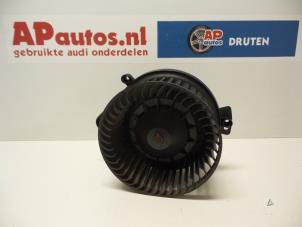 Usagé Ventilateur chauffage Audi A4 (B7) 2.0 TFSI 20V Prix € 19,99 Règlement à la marge proposé par AP Autos