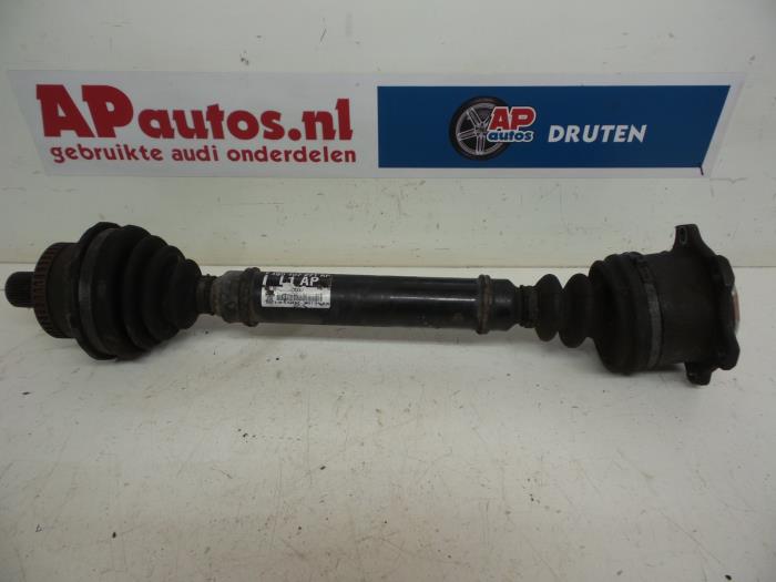 Usagé Arbre de transmission avant gauche Audi A6 (C5) 2.5 TDI V6 24V Prix € 24,99 Règlement à la marge proposé par AP Auto's