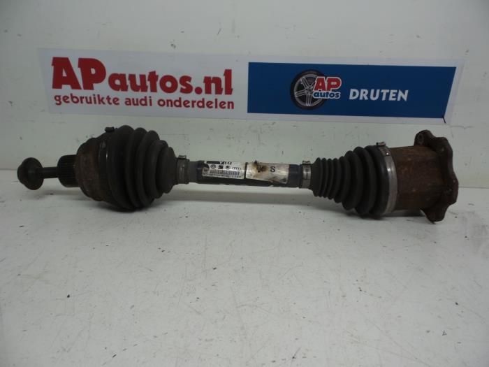 Front drive shaft, left from a Audi A4 (B8) 2.0 TFSI 16V 2009