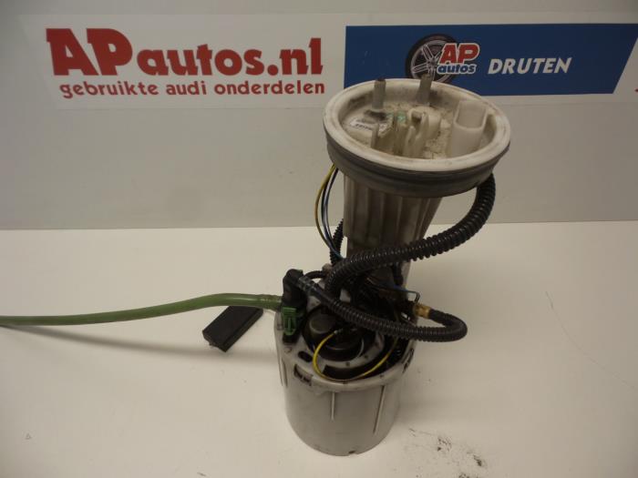 Bomba eléctrica de combustible de un Audi A4 (B7) 1.9 TDI 2005