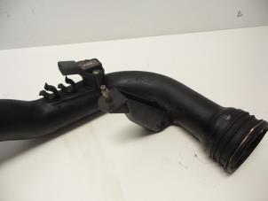 Intercooler Rohr van een Audi A4 (B7) 1.9 TDI 2005