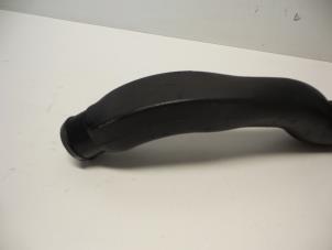 Intercooler Rohr van een Audi A4 (B7) 1.9 TDI 2005