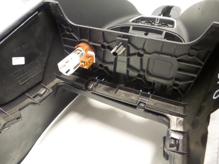 Consola central de un Audi A1 Sportback (8XA/8XF) 1.4 TFSI 16V 122 2012