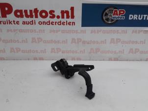 Usagé Système popup capot Audi Cabrio (B4) 1.9 TDI Prix € 19,99 Règlement à la marge proposé par AP Autos