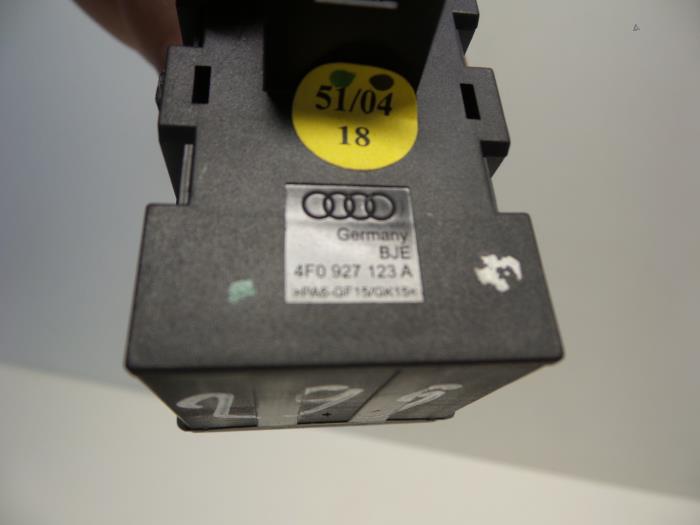 Commande régulateur de vitesse d'un Audi A6 (C6) 2.0 TDI 16V 2005