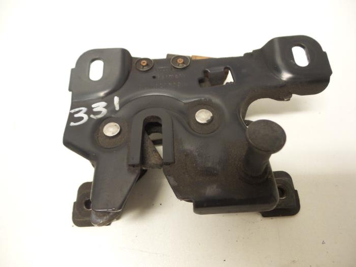 Bonnet lock mechanism from a Audi A3 Quattro (8L1) 1.8 T 20V 2001