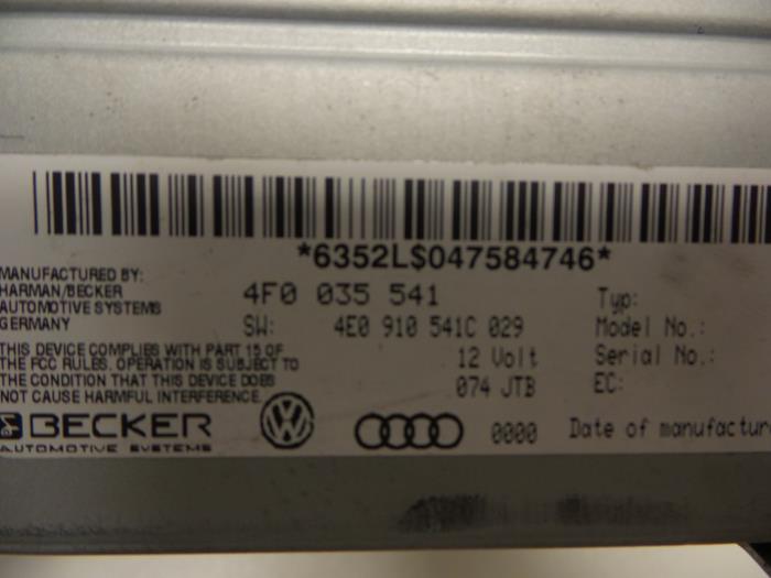 Module radio d'un Audi A6 (C6) 2.0 TDI 16V 2005